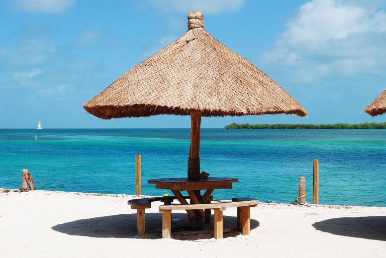 Affordable beachfront hotels in Belize